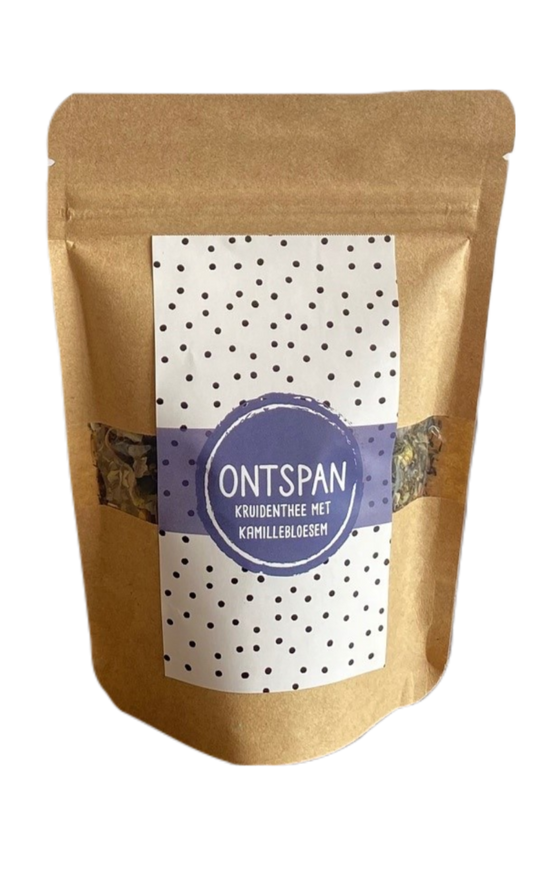 Losse thee in papieren zak met de smaak kruidenthee met kamisselbloesem. Naam van de thee is ontspan