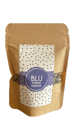 Sterrenmix kruidenthee in een papieren stazak. De naam van de thee is Blij.