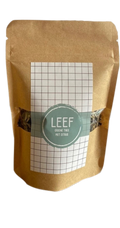 Losse thee in papieren stazak. De naam is LEEF en de smaak van de thee is groene thee met citrus.