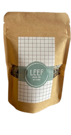 Losse thee in papieren stazak. De naam is LEEF en de smaak van de thee is groene thee met citrus.