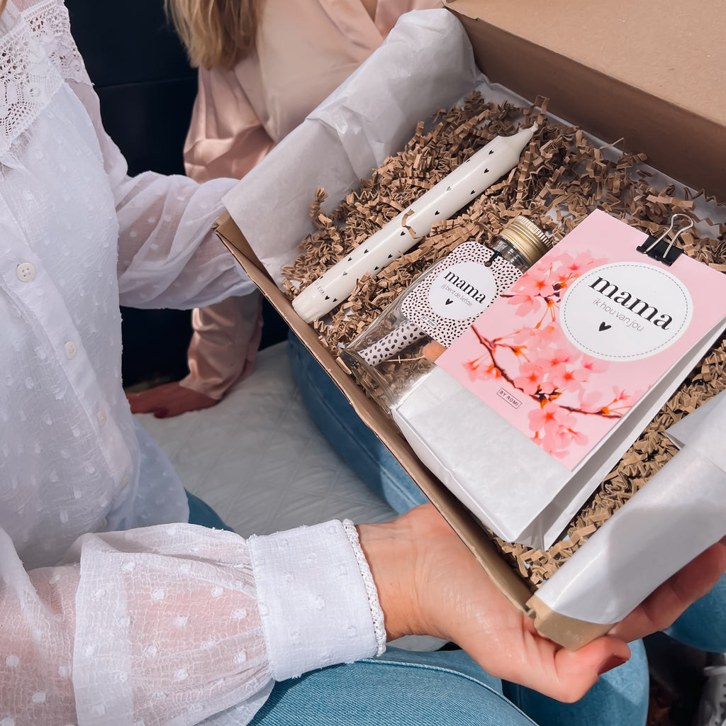 Cadeaupakket | mama | thee, wensbuisje & kaars