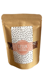 Rooibos thee met sinaasappel. Losse thee in papieren stazak. De naam van de thee is geluk