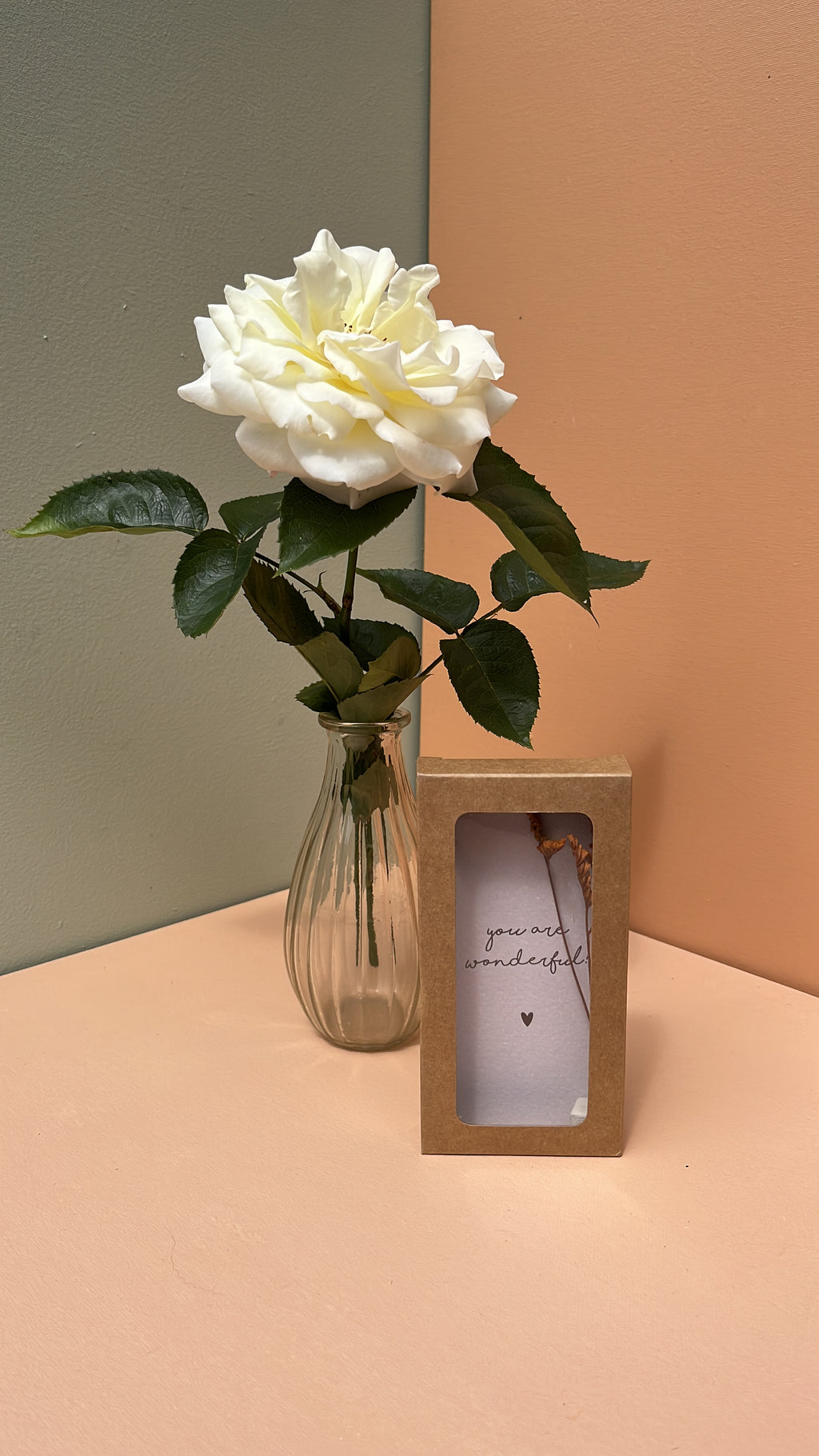 Doosje met droogbloemen en kaartje 'You are wonderfull'